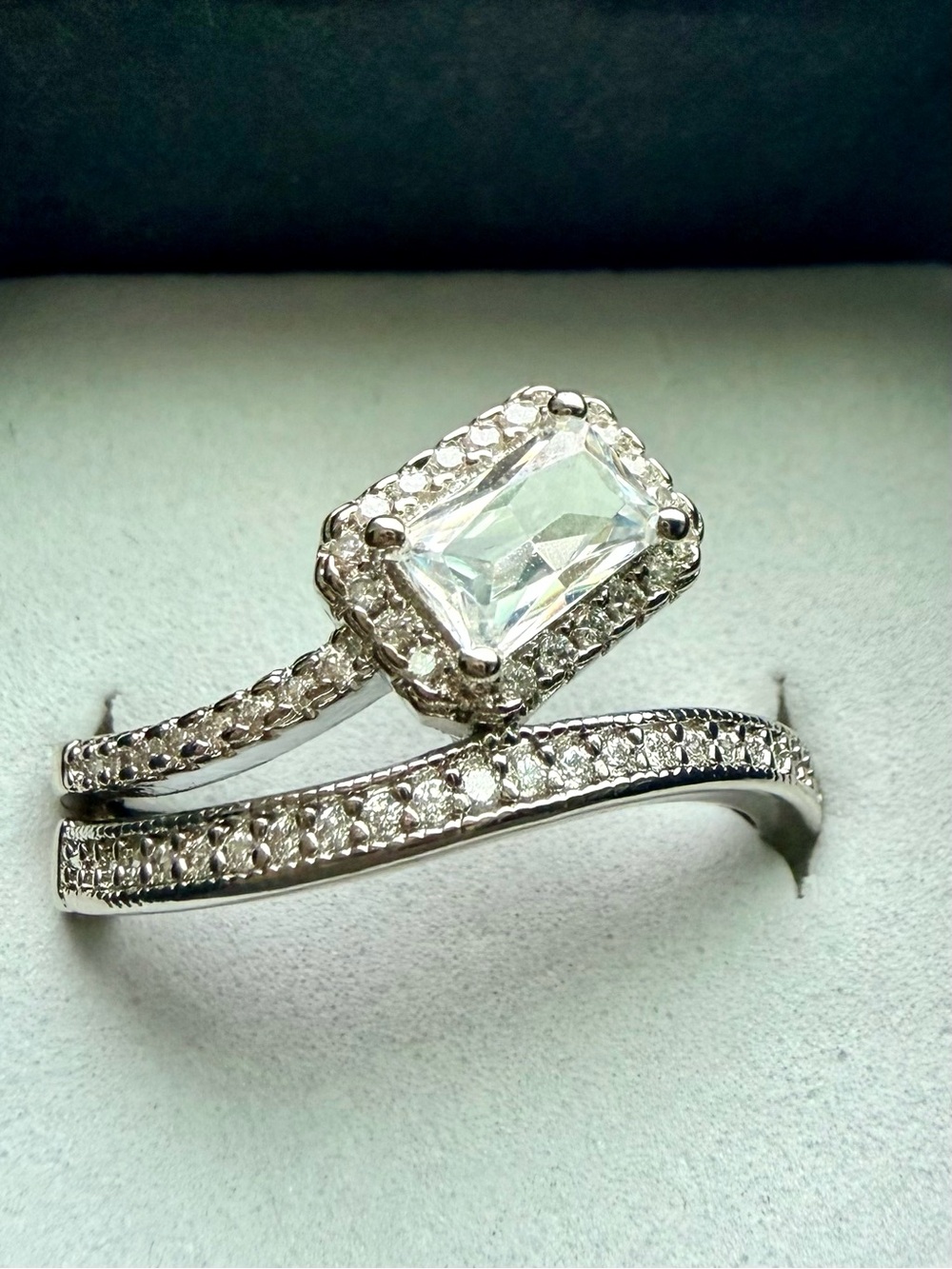 NEW!! Elegant 14k White Gold Plated Crystal Halo Wrap Ring - White size 8 or 9